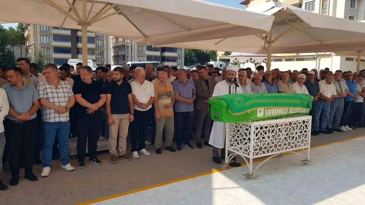 Otomobilin Çarptığı Genç Son Yolculuğuna Uğurlandı