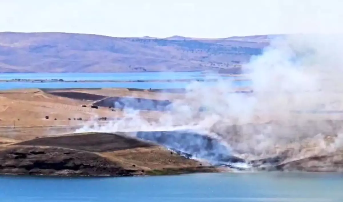Tunceli\'de Anız Yangını Kontrol Altına Alındı
