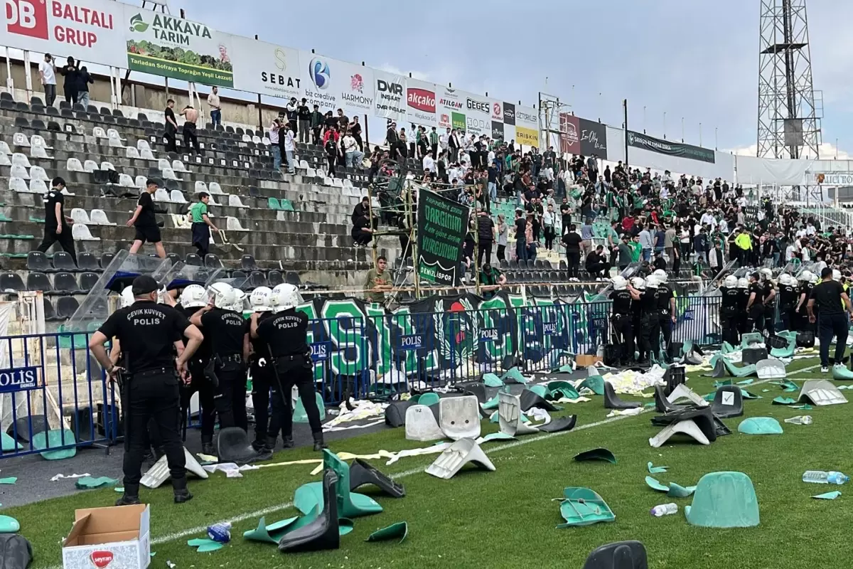 Türk futbolunun çınarı Denizlispor\'a ikinci kez -12 puan cezası! Kapanmanın eşiğindeler