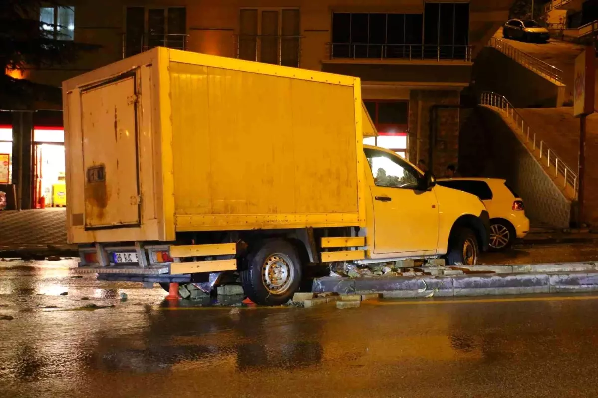 Ankara\'da Sel Faciası: Araçlar Hasar Gördü