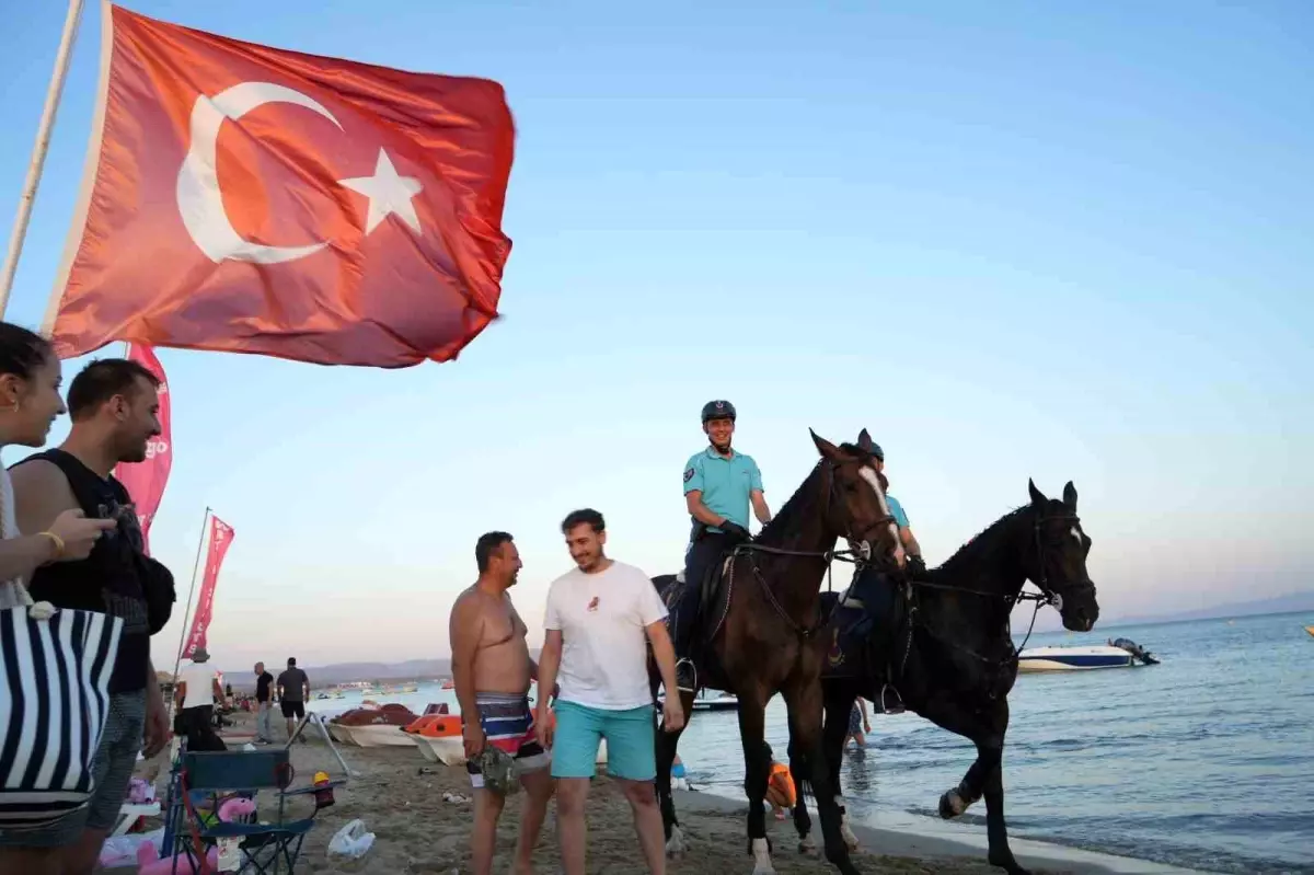 Ayvalık\'ta Atlı Jandarma Güvenliği Artırıyor