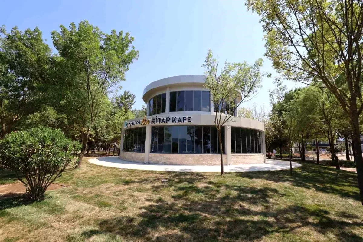 Kocaeli\'de Genc-i Ala Kitap Kafe Açıldı