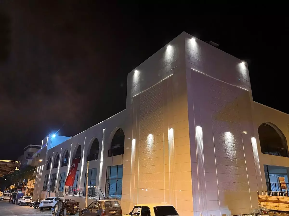 Buharkent\'te Kapalı Pazaryeri ve Katlı Otopark Projesinde Sona Gelindi