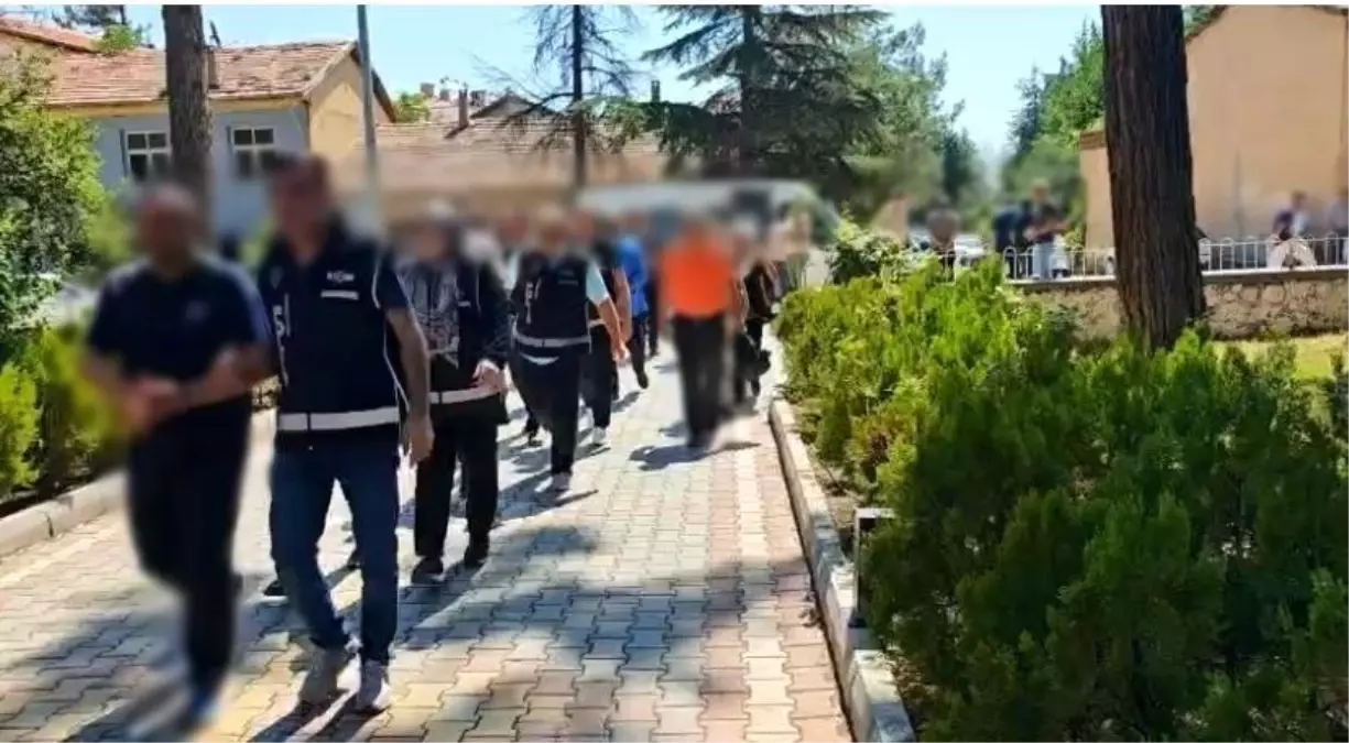 Burdur\'da Uyuşturucu ve Fuhuş Çetesi Çökertildi