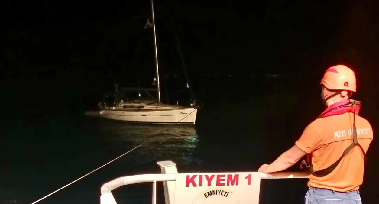 Çanakkale\'de Arızalanan Tekne Kurtarıldı