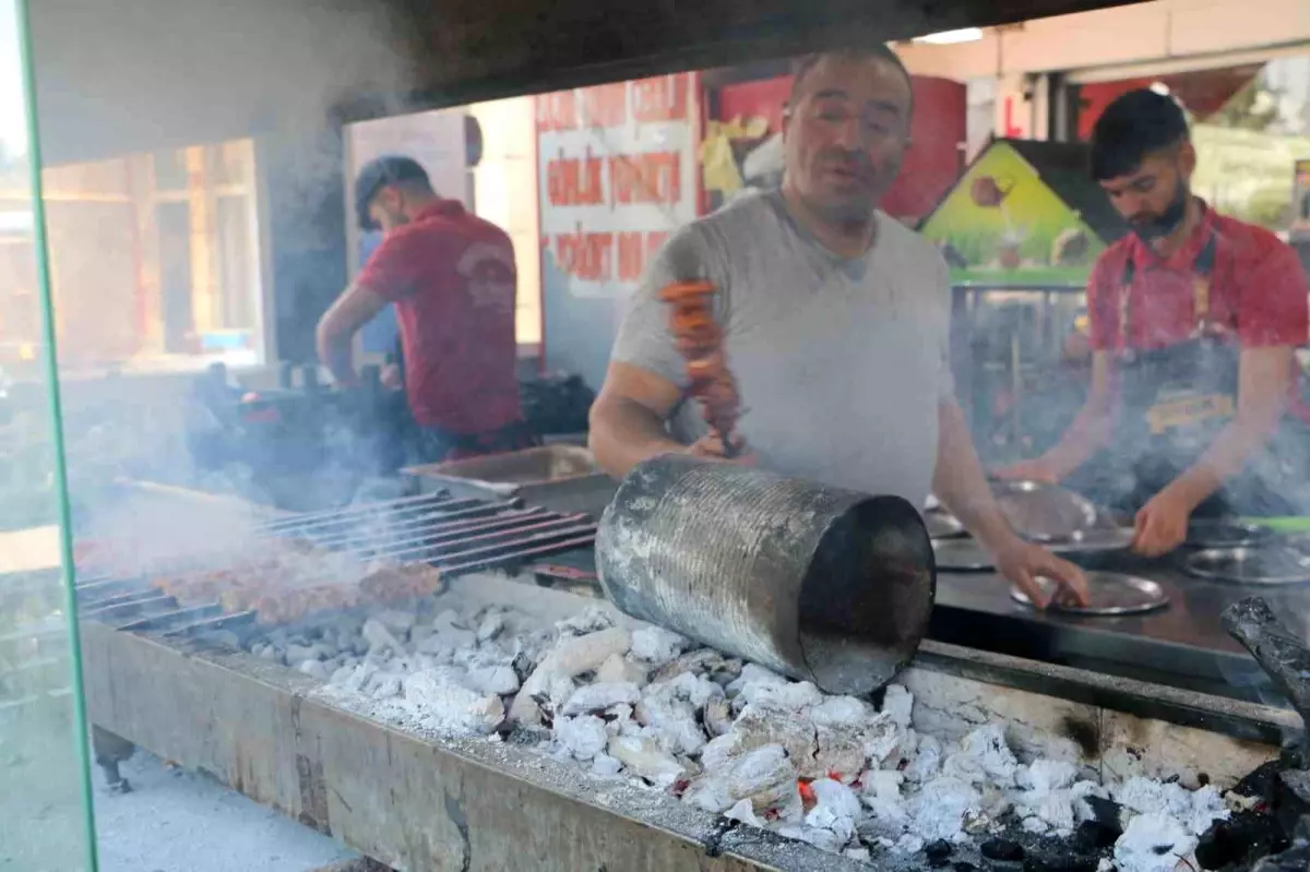 Diyarbakır\'da Ciğer Sıcakta da Popüler