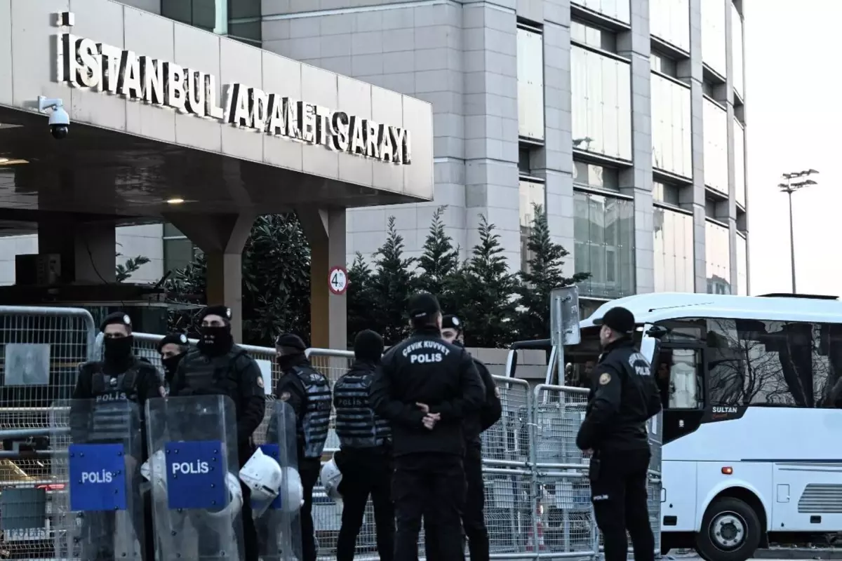 İBB\'ye yeni operasyon! 14 şüpheli gözaltına alındı, 4 kişi aranıyor