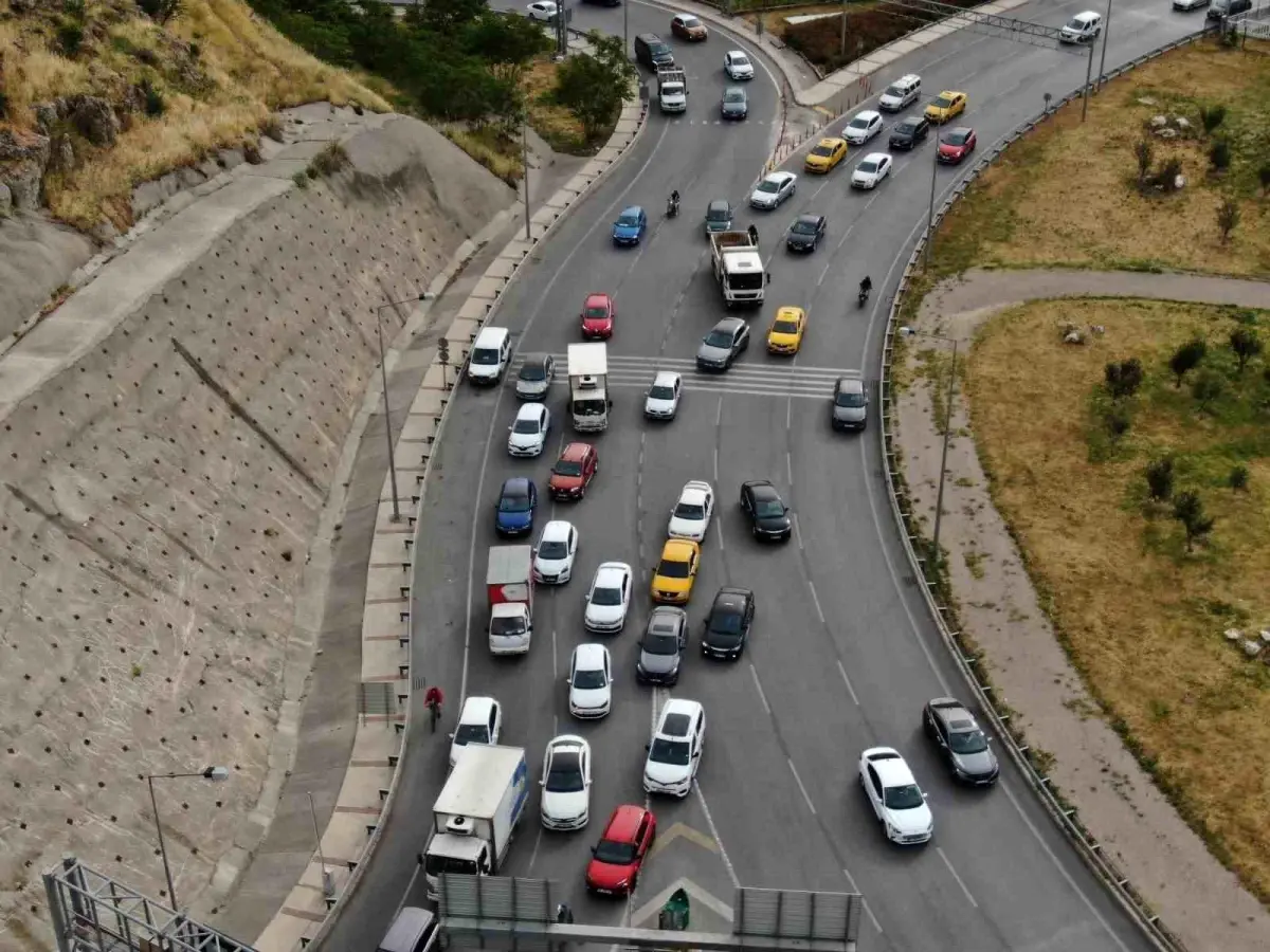 İzmir\'de Taşıt Sayısı Artıyor