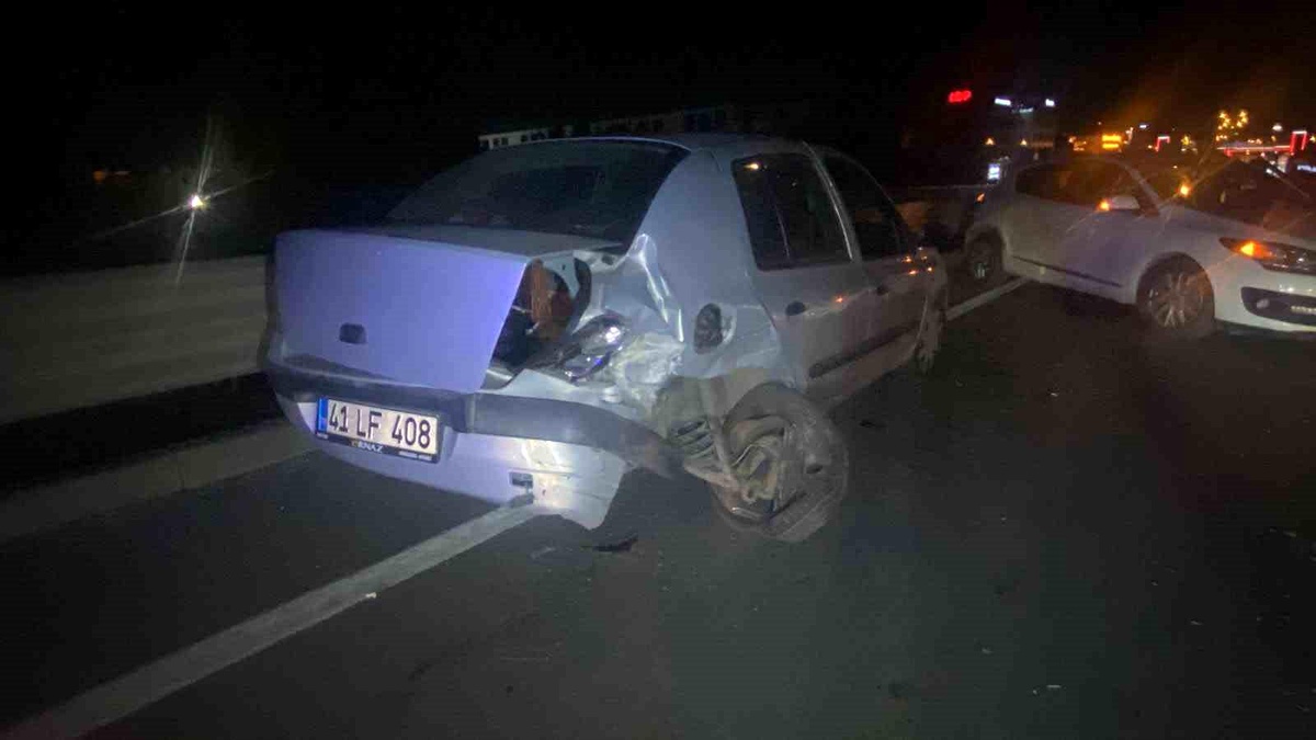 Kocaeli\'de Trafik Kazası: 1 Yaralı