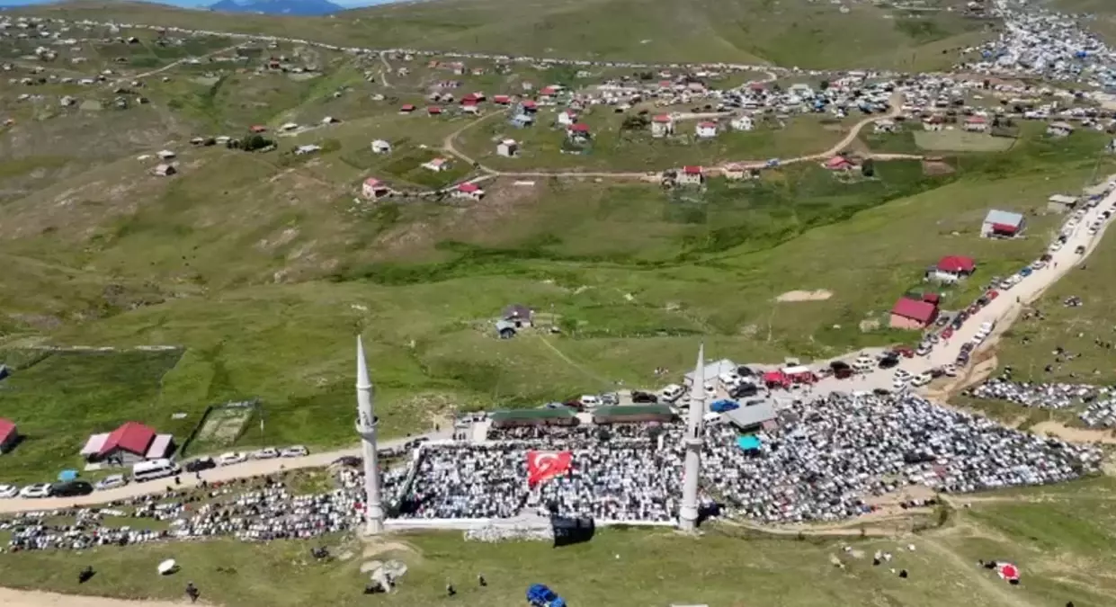 Kadırga Yaylışenliği\'nde Coşkulu Kutlama