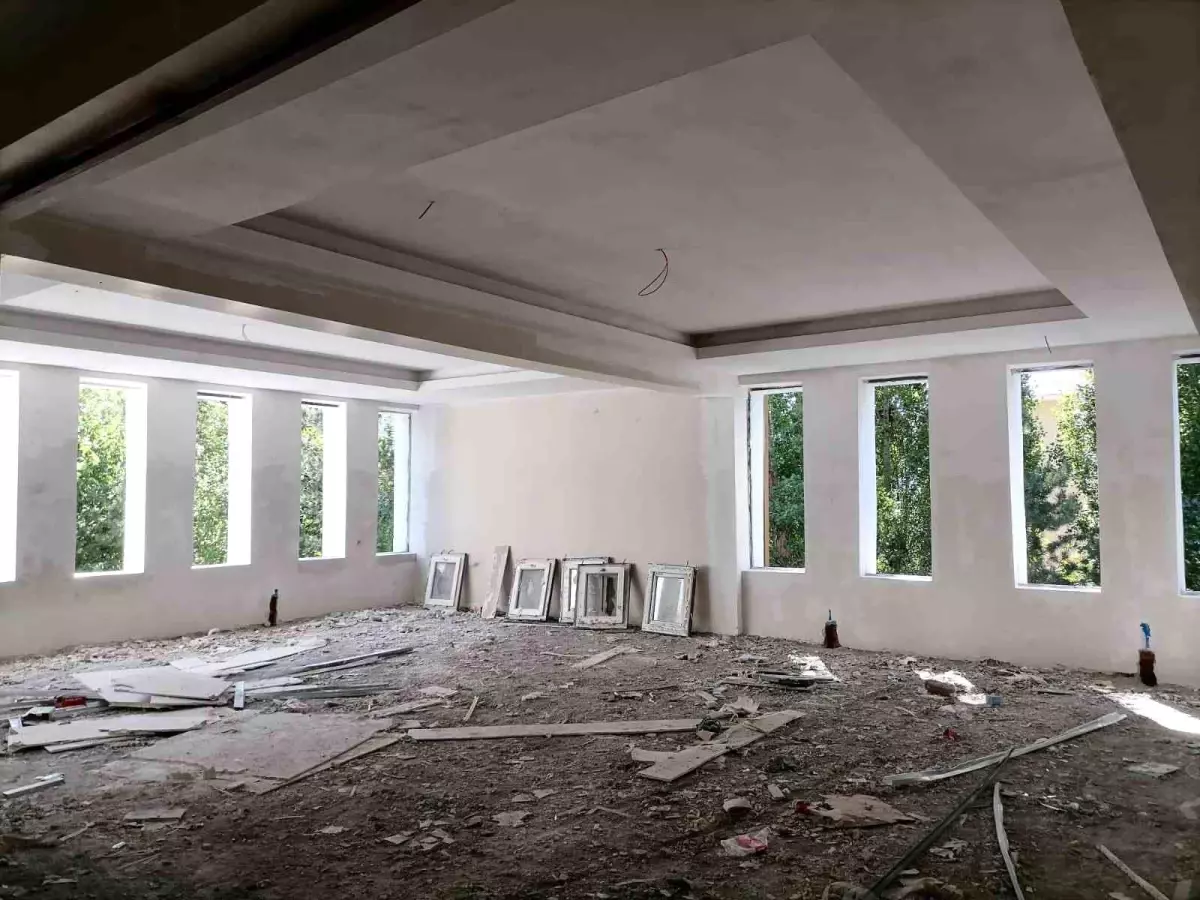 Kars İl Halk Kütüphanesi Yenileniyor