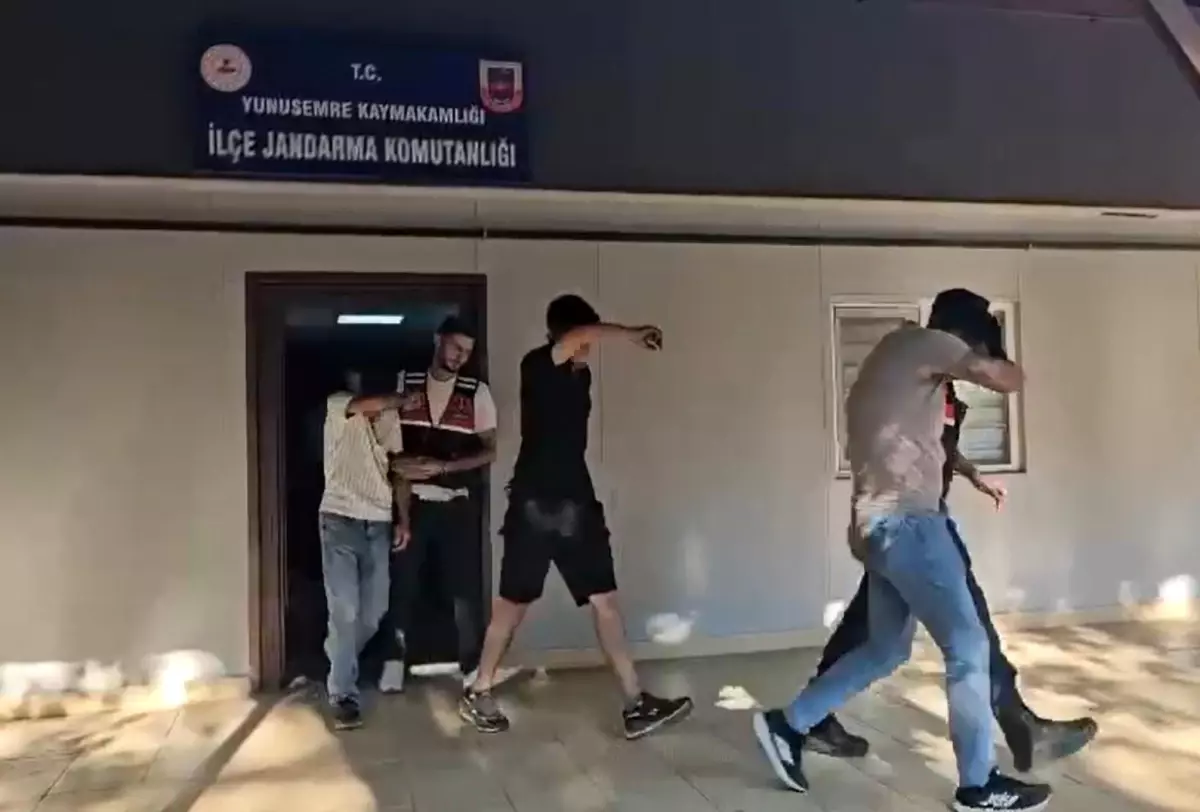 Manisa\'da Uyuşturucu Operasyonu: 24 Gözaltı