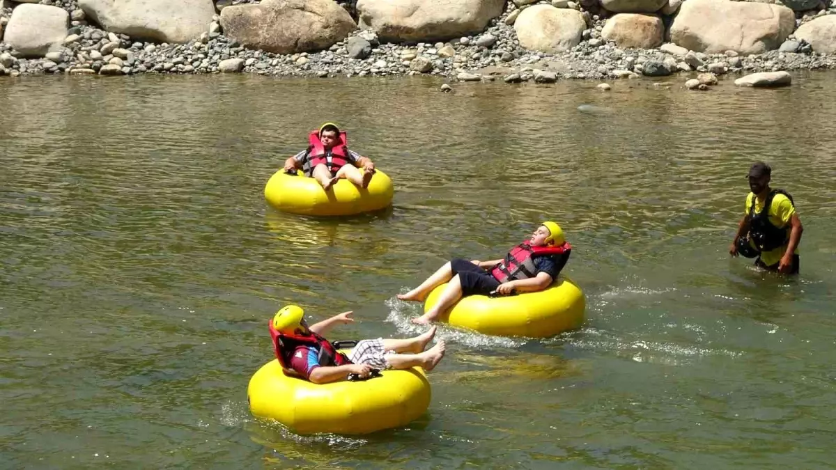 Hayrat\'ta Özel Çocuklar için Rafting Etkinliği
