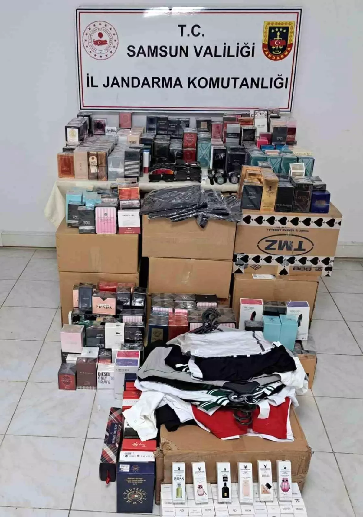 Samsun\'da 1.2 Milyon Lira Değerinde Kaçak Ürün Ele Geçirildi