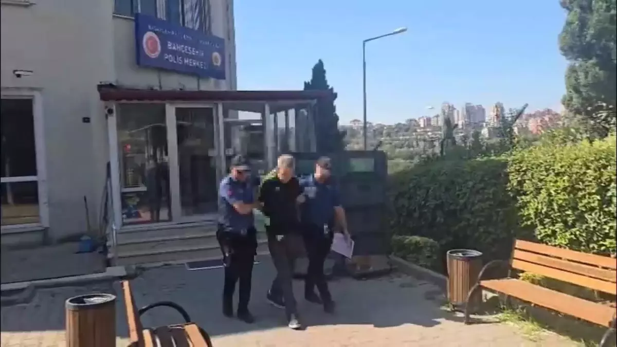 Başakşehir\'de Cinayet: Eşini Bıçakladı