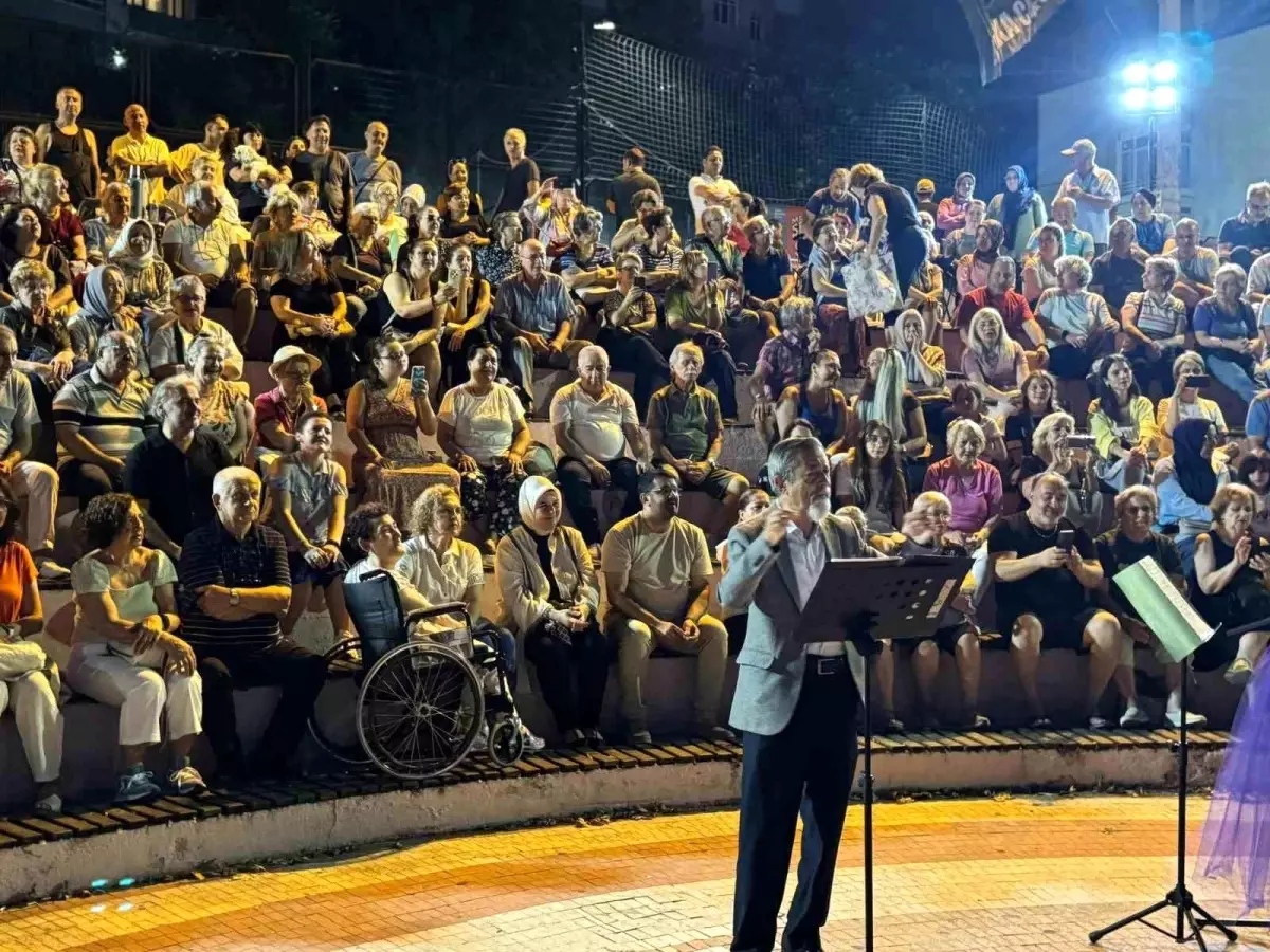 Gölcük\'te Türk Sanat Müziği Konseri Büyüledi