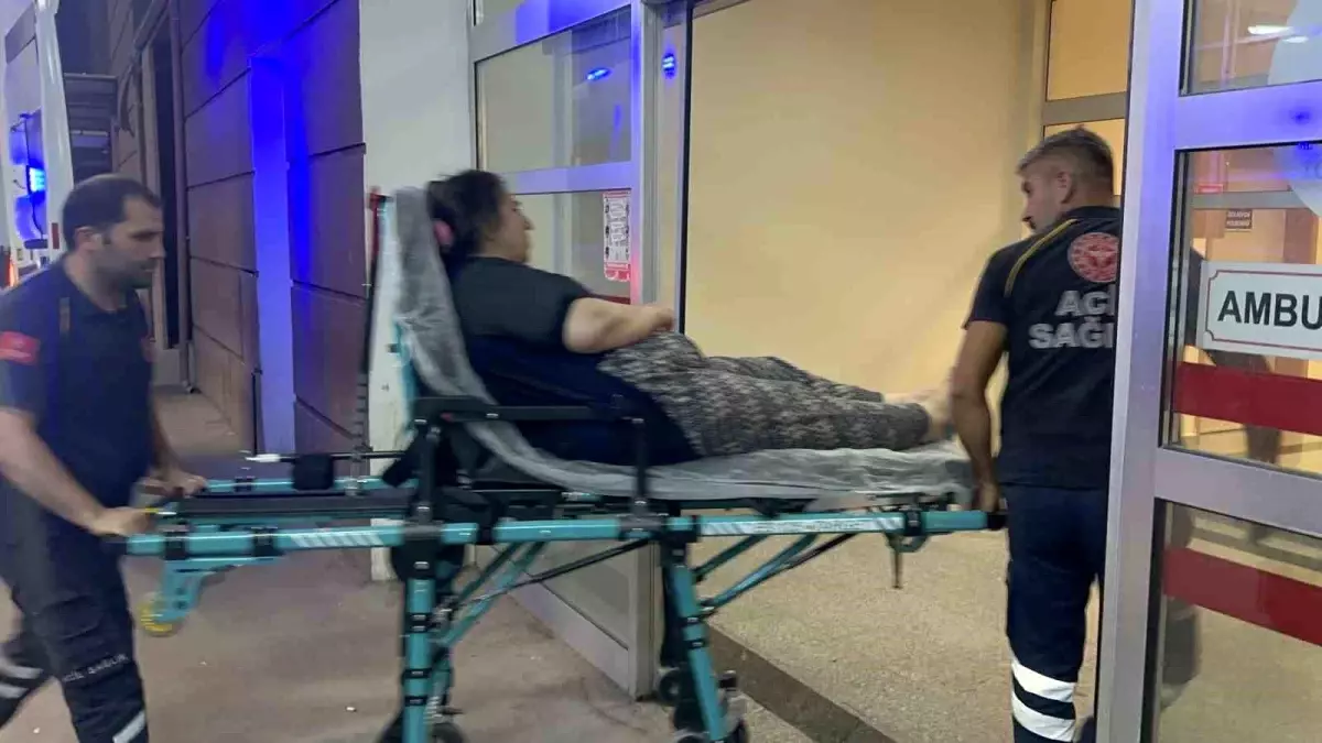 Adıyaman\'da Otomobil Bariyere Çarptı: 1 Yaralı
