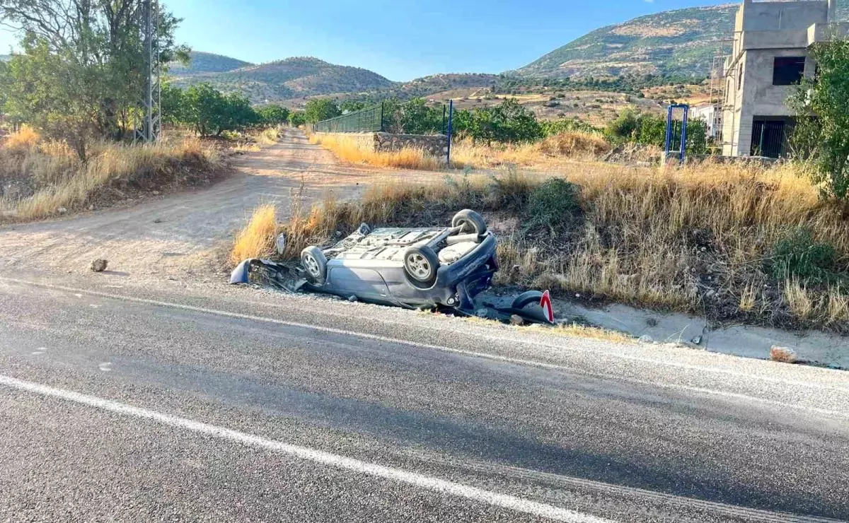Adıyaman\'da Takla Atan Araçta Sürücü Yaralandı