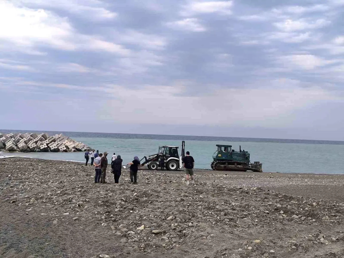 Sahilde güneşlenen kadını ezen iş makinesi operatörü tutuklandı