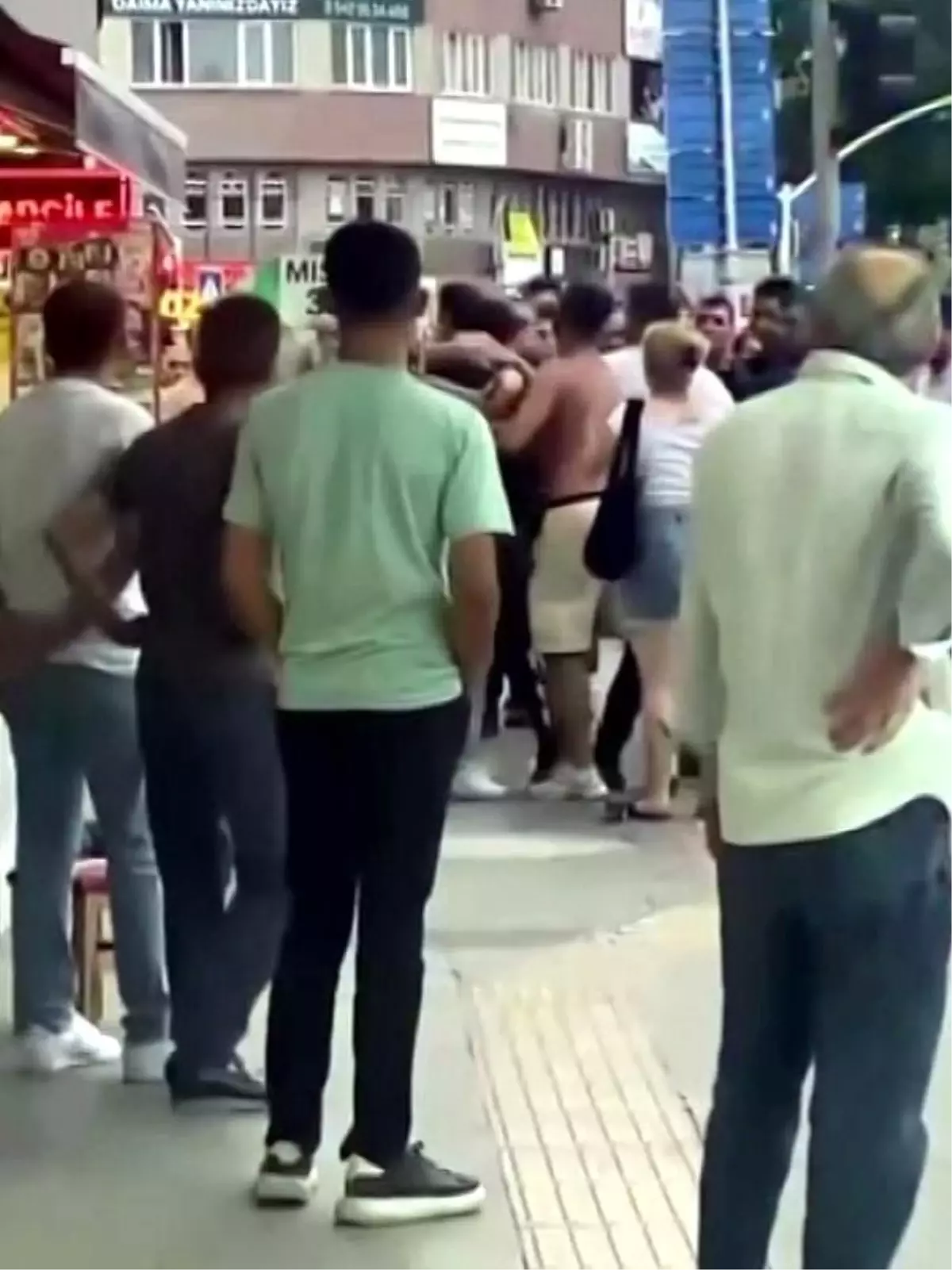 Adapazarı\'nda Kavga Paniğe Neden Oldu