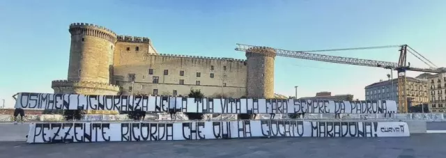 Taraftarlardan Osimhen için çirkin pankart: Bu kulüpte...