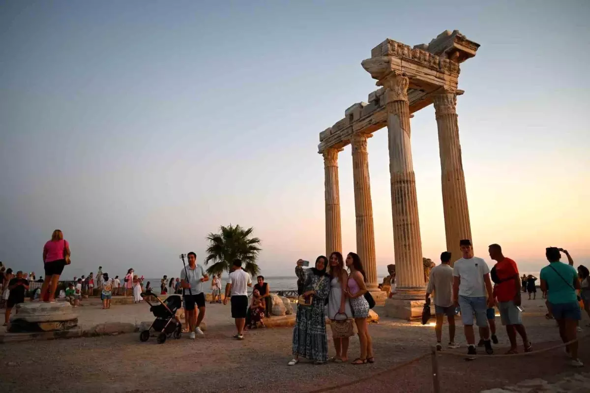 Antalya\'da Yabancı Ziyaretçi Rekoru
