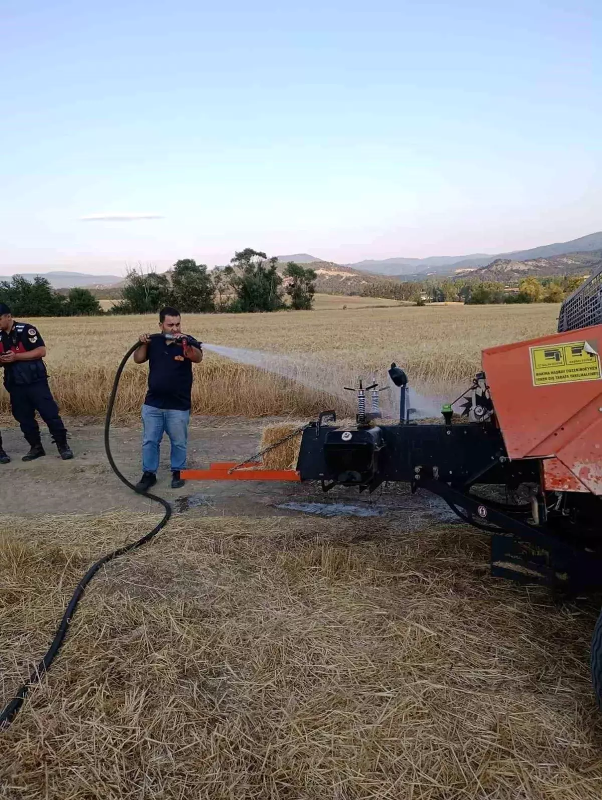 Bolu\'da Balya Makinesinden Çıkan Kıvılcım Yangına Neden Oldu