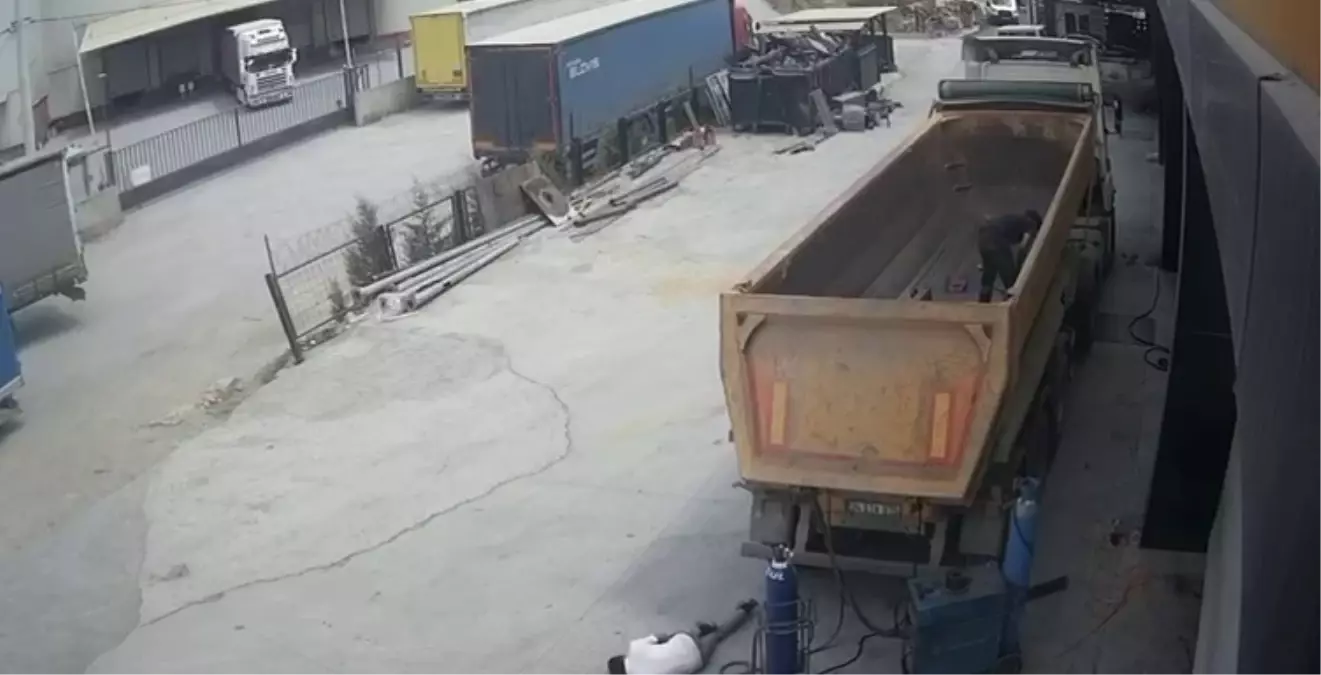 Gebze\'de Kamyon Kazası: 1 Ölü