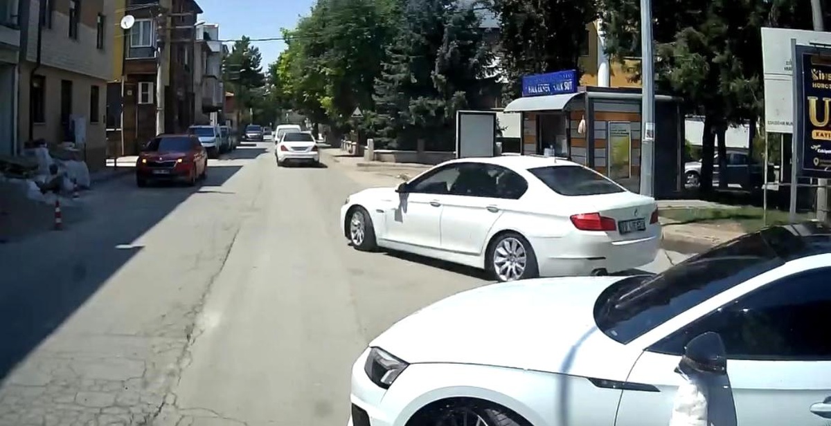 Düğün Konvoyu İçin Yol Kesildi
