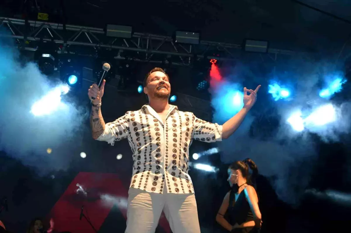 Ünye Festivali\'nde Sinan Akçıl Coşkusu
