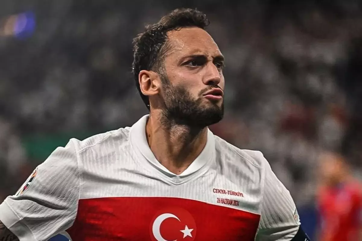 Galatasaray\'dan 10 milyon euro istemişti! Hakan Çalhanoğlu daha az paraya Fenerbahçe\'yi seçti