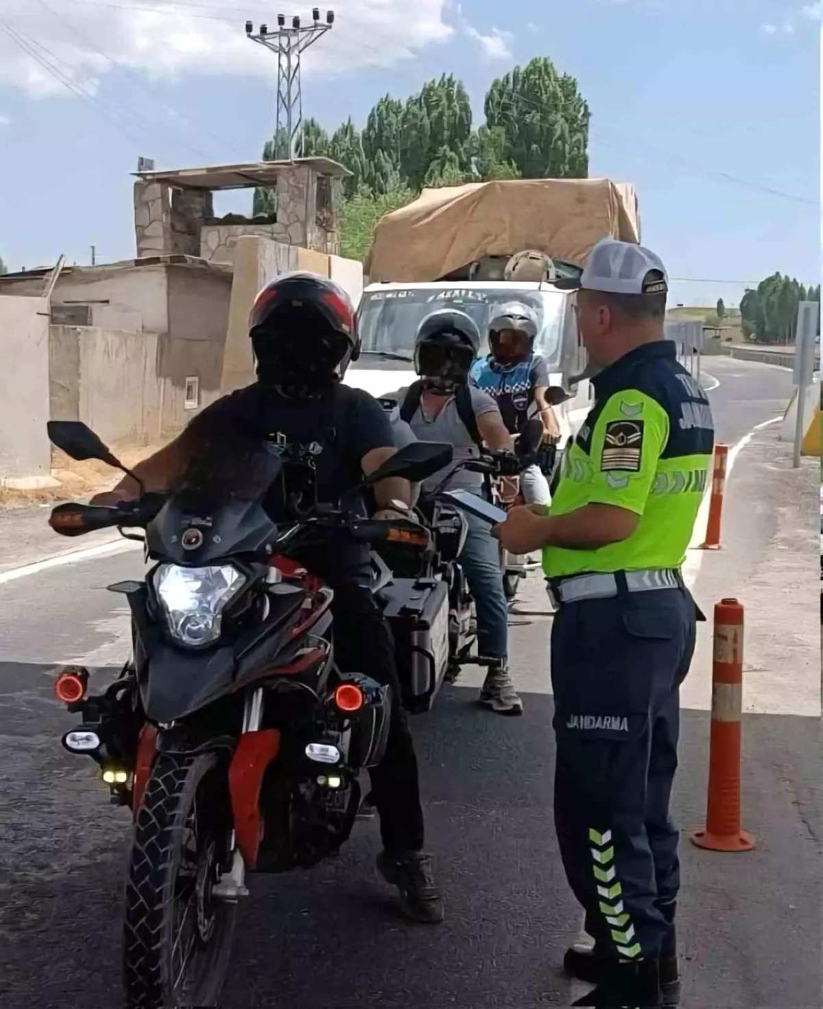 Ağrı\'da Trafik Denetimleri: 21 Araç Ceza Aldı