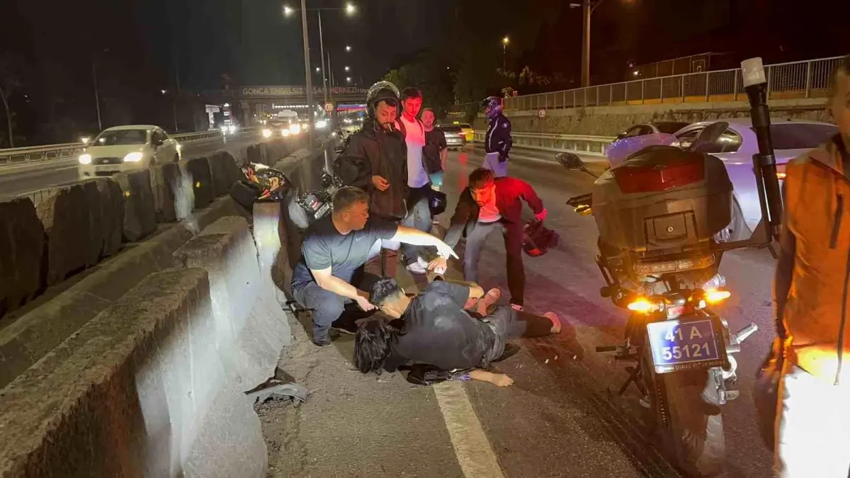 Kocaeli\'de Motosiklet Kazası: Yaralılar Hastaneye Kaldırıldı