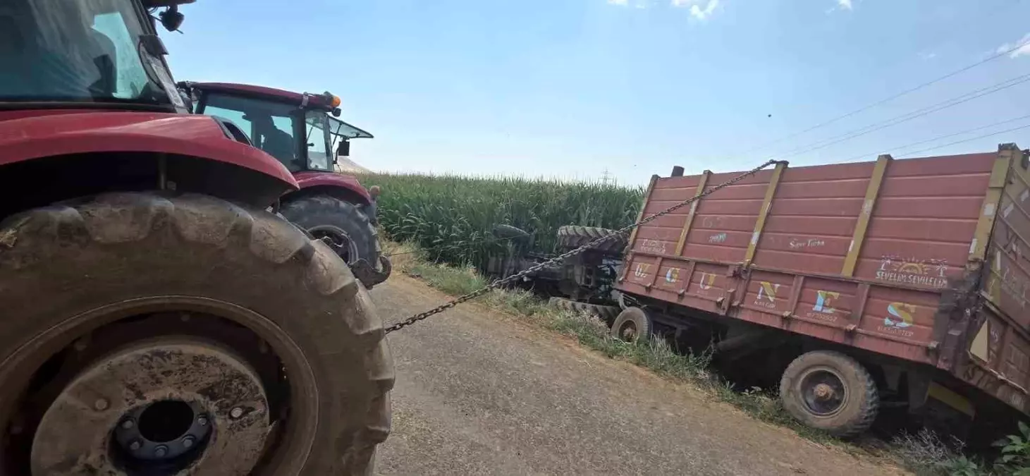Mardin’de Traktör Mısır Tarlasında Devrildi