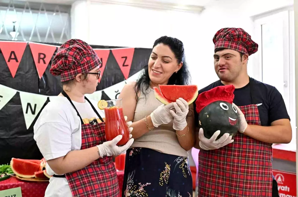 Muratpaşa Belediyesi\'nden Engelsiz Kafe\'de Karpuz Şenliği