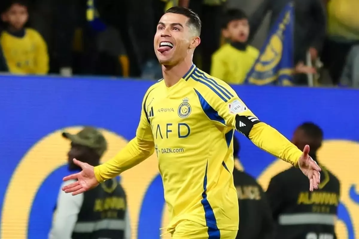 Ünlü futbolcu itiraf etti! Ronaldo\'yla tokalaştığı için ellerini yıkamamış
