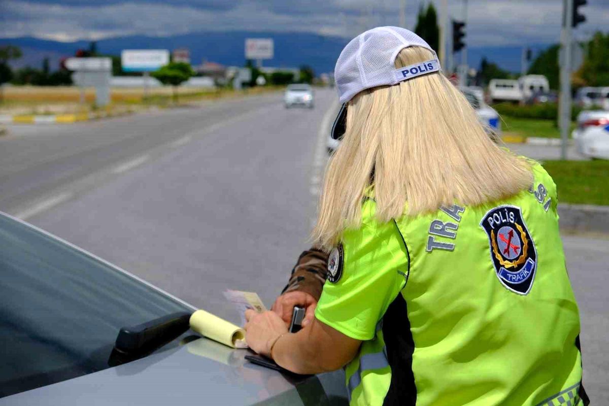 Düzce\'de Trafik Denetimi: 2.322 Ceza