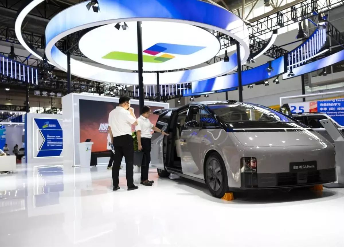 Çin\'de Elektrikli Araç Fuarı