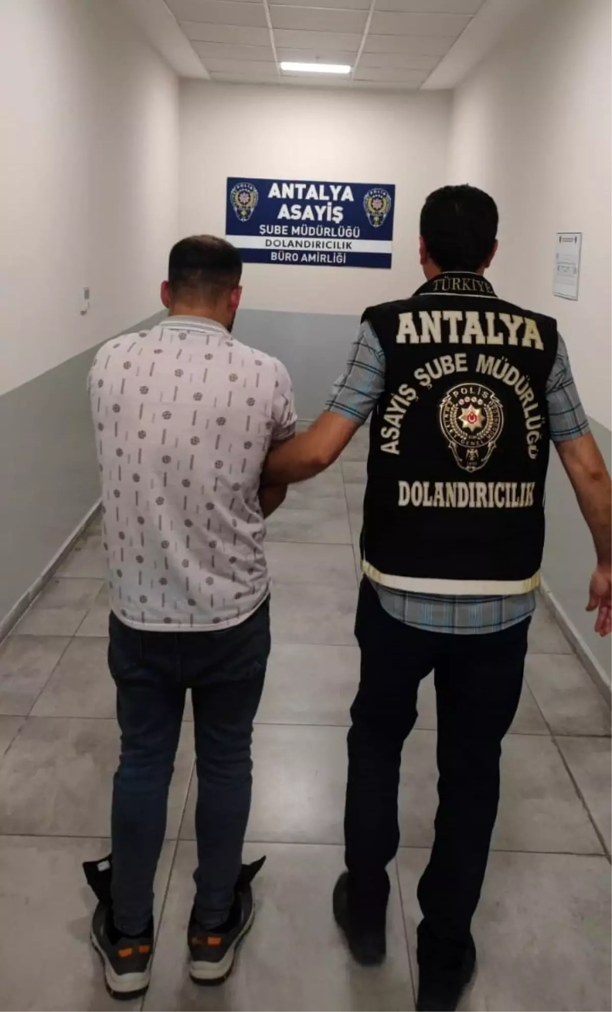 Antalya\'da Dolandırıcılık Şüphelisi Yakalandı