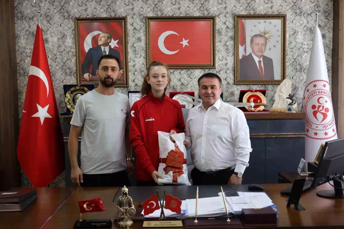 Ebrar Çakır\'dan Bilecik\'e Taekwondo İkinciliği