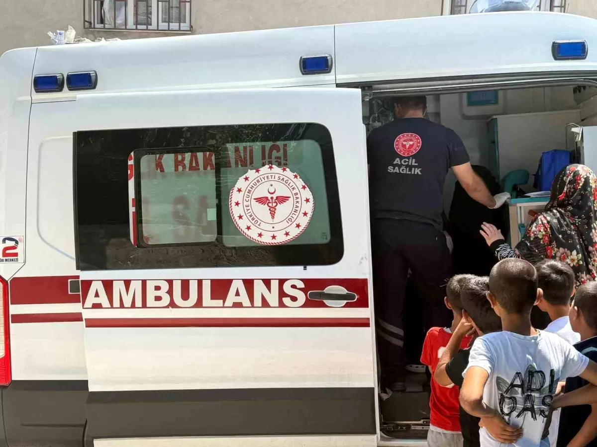 Diyarbakır\'da Klima Yangını: 3 Kişi Dumandan Etkilendi