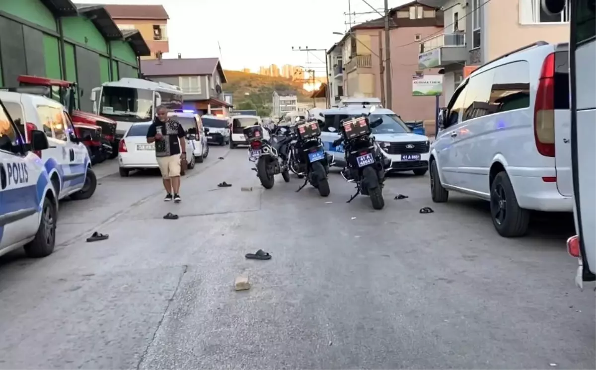 Kocaeli\'de Aileler Arasında Kavga: 8 Yaralı