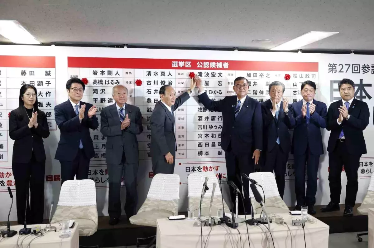 Japonya\'da İktidar Koalisyonu Çoğunluğu Yitirdi