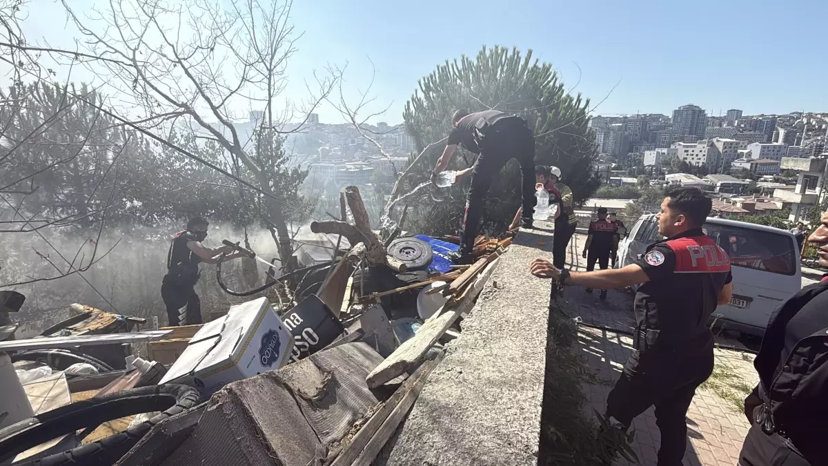 İstanbul Kağıthane\'de ağaçlık alanda yangın