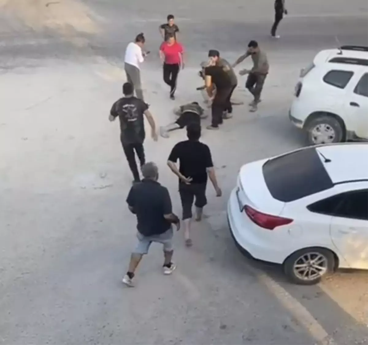 Kavgayı ayırmaya çalışanlara bıçaklı saldırı: 1 ölü, 3 yaralı