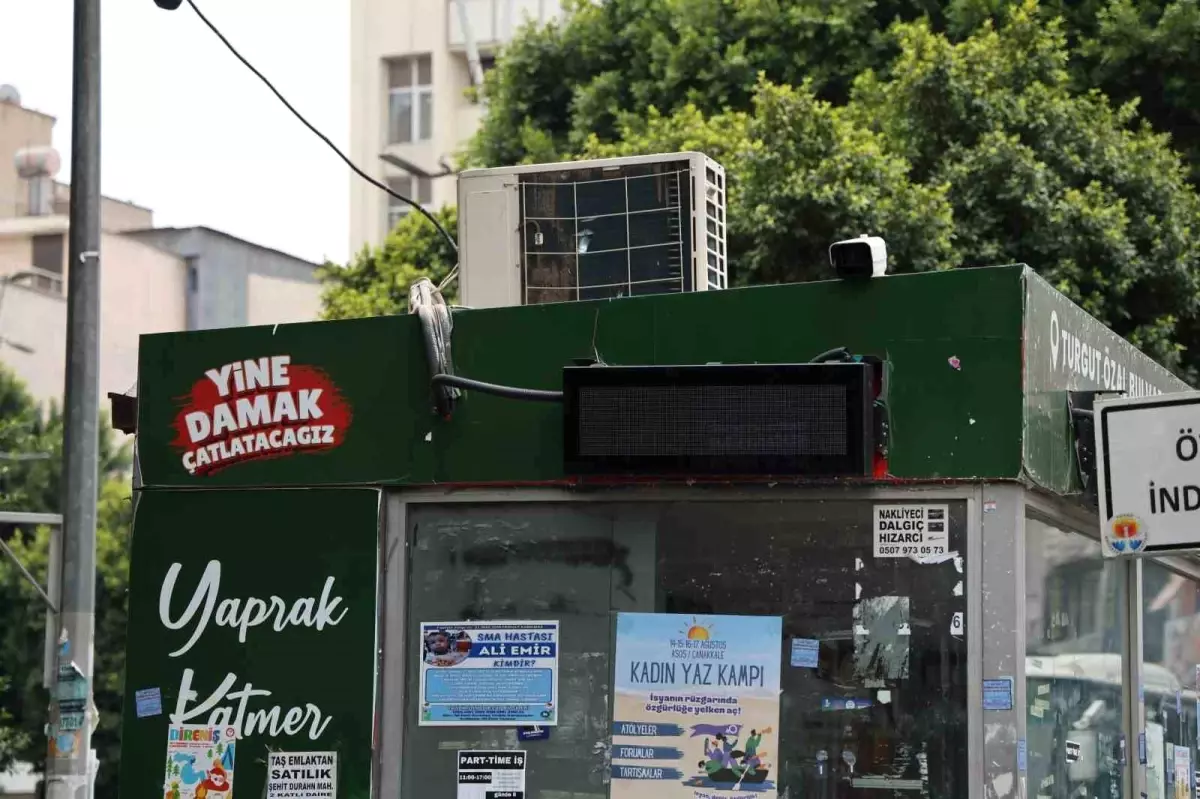 Adana\'da Klimalı Otobüs Durakları Kullanılamaz Hale Geldi