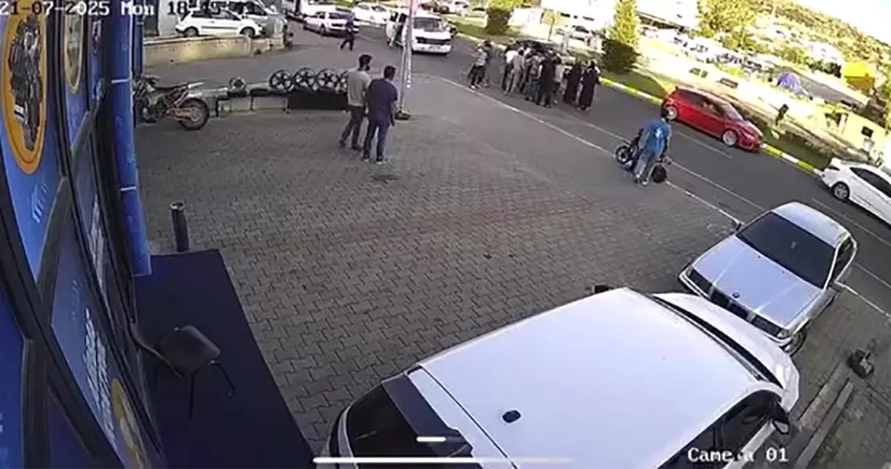 Yaşlı Adam Otomobilin Çarpmasıyla Ağır Yaralandı