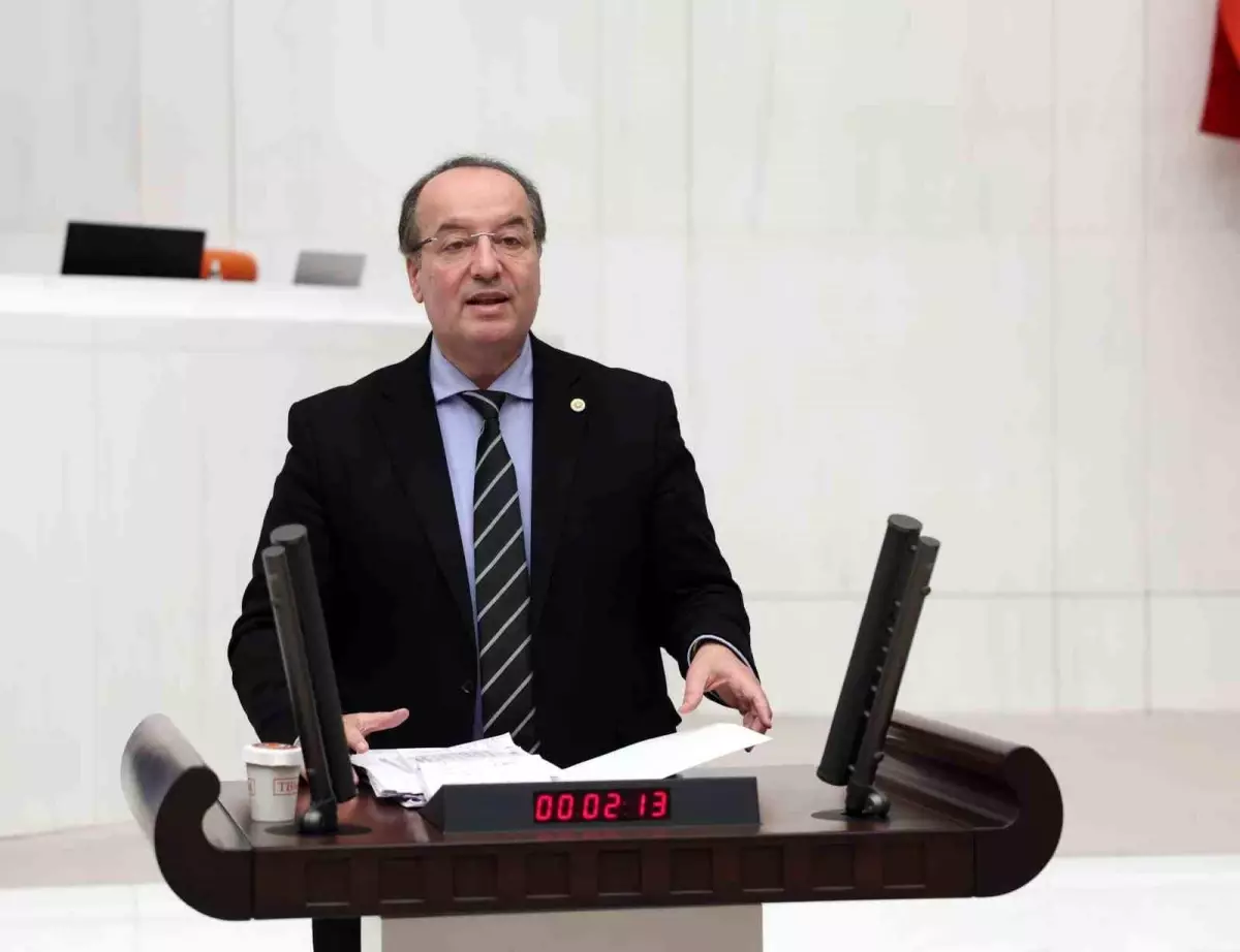 CHP\'li Akay\'dan Eğitim İhmaline Tepki