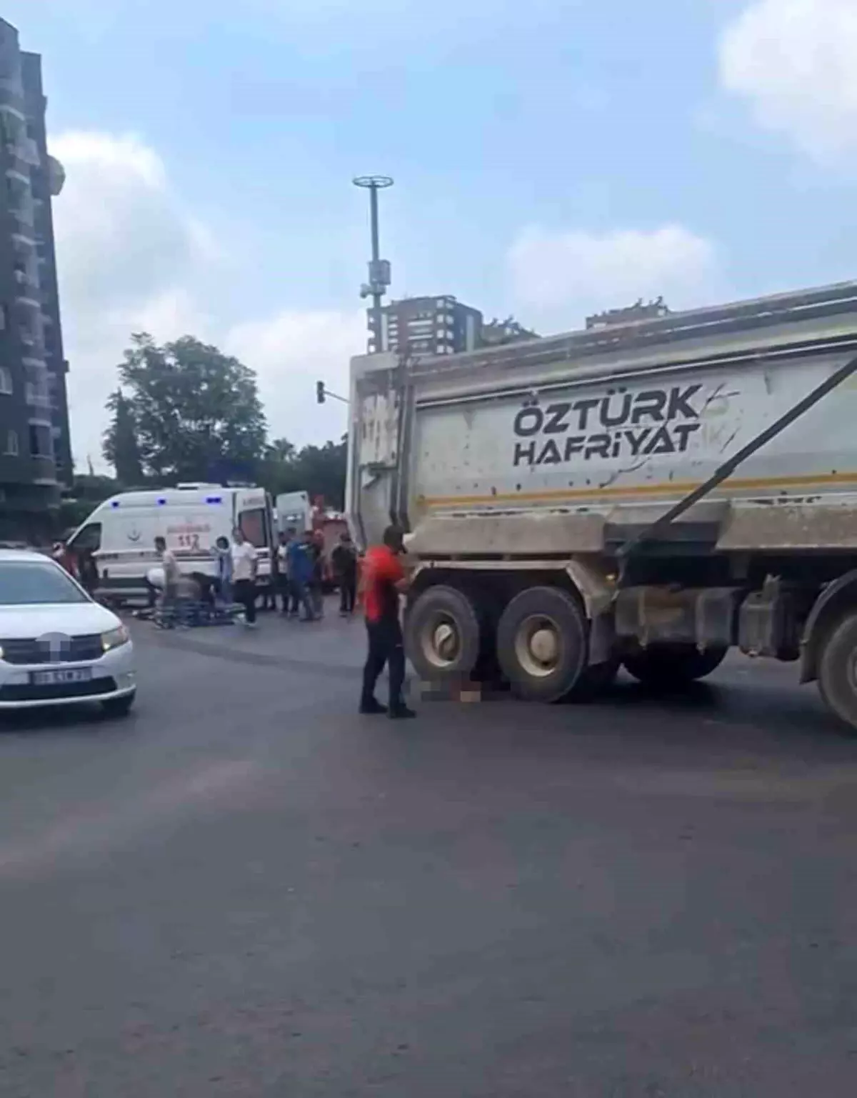 Tarsus\'ta Motosiklet Kazası: Kamyon Sürücüsü Tutuklandı