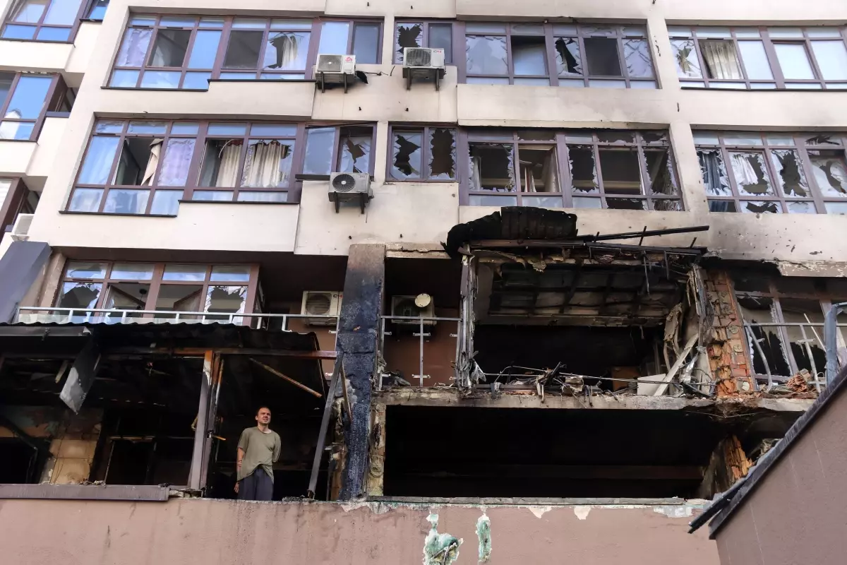 Rusya\'nın Ukrayna\'ya Saldırıları: 2 Ölü, 15 Yaralı